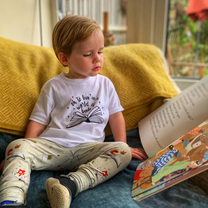 Book Lovers - Tshirt